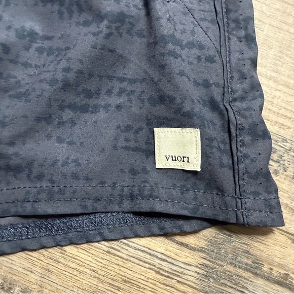 Vuori Women's Dash Shorts 2.0 Women's Size Small - Picture 2 of 9